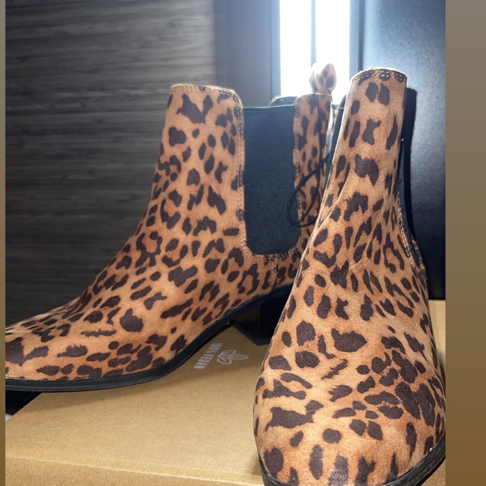Leopard wedges boots